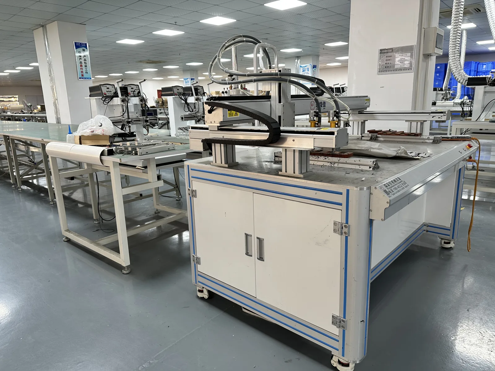 LED lighting assembly station and workbench