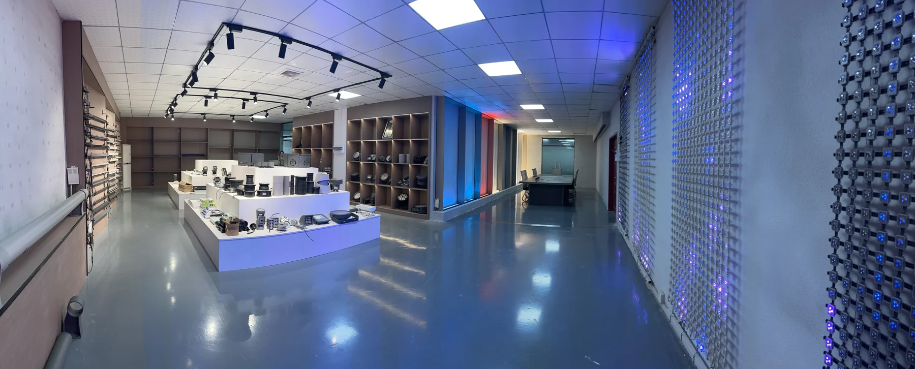 Topeng showroom outdoor lighting product evidence