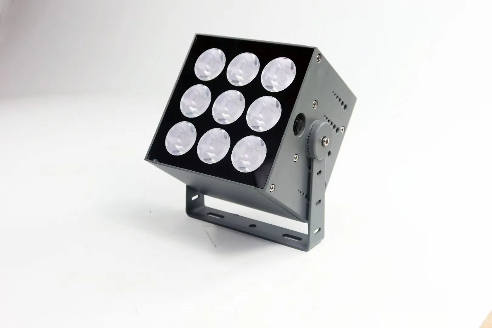 Compact RGBW wall wash floodlight product detail